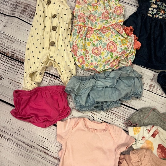 Assorted Baby Clothing Set - Picture 4 of 4